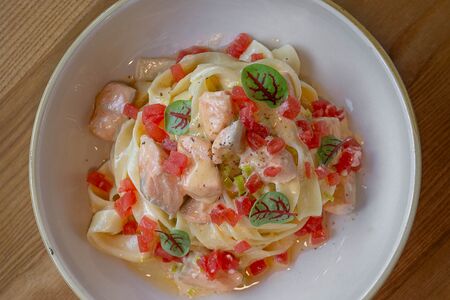 Паста с лососем в сливочном соусе 