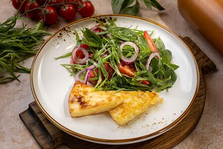 Сладкие томаты с жареным сулугуни  