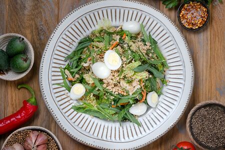 Салат с курицей и тархуном