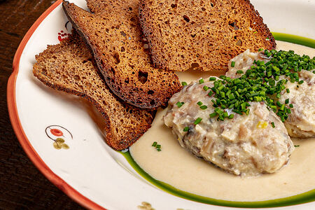 Форшмак с антоновкой и ржаными чипсами