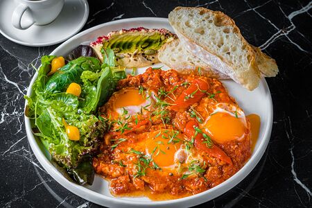 Шакшука и хумус