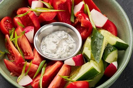 Ассорти из свежих овощей