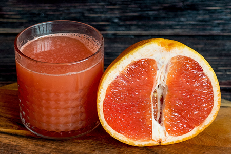 Свежевыжатый грейпфрутовый сок