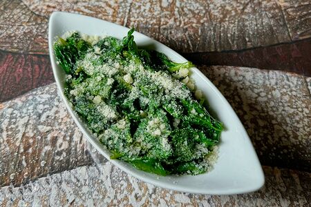 Шпинат аль бурро с пармезаном