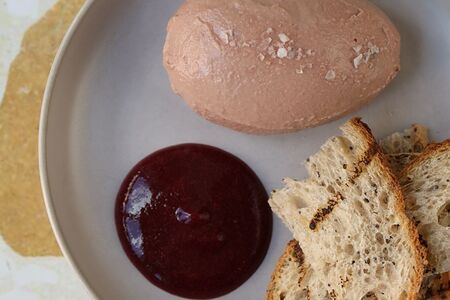 Куриный паштет и джем из сливы