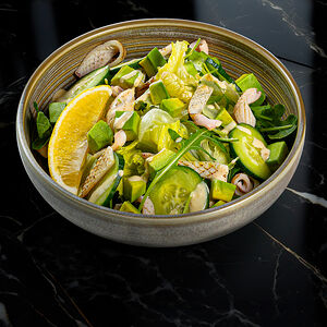 Салат с кальмаром