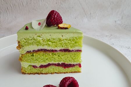 Пирожное Фисташка-малина