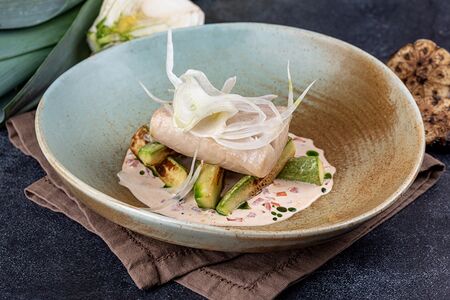 Угольная треска с кабачками и фенхелем в сливочном соусе