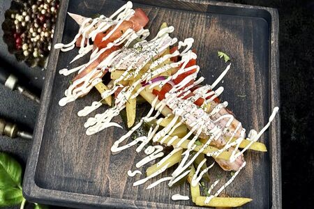 Деревенский салат с куриной грудкой гриль