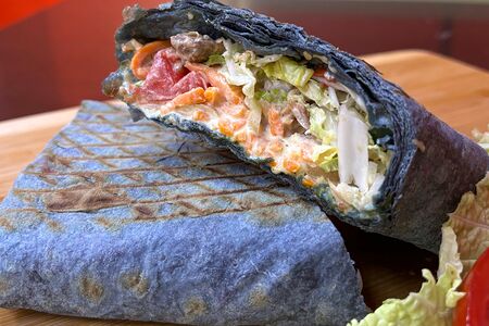 Шаурма Особая в черном лаваше