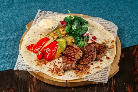 Стейк филе-миньон под соусом Четыре Сыра