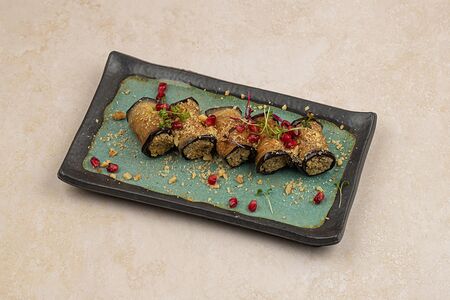 Рулетики из баклажанов