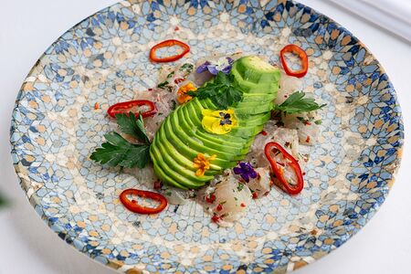 Севиче из сибаса с авокадо