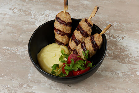 Кебаб из курицы с пюре