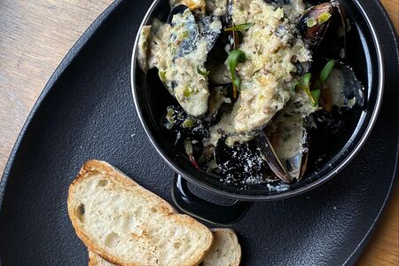 Кастрюлька мидий в сливочном соусе