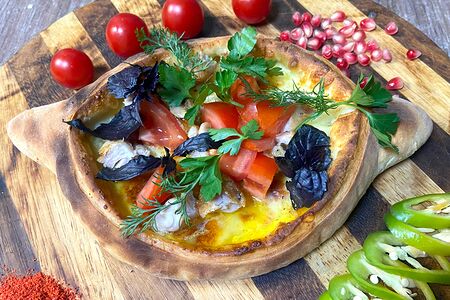 Хачапури Бекон и томаты