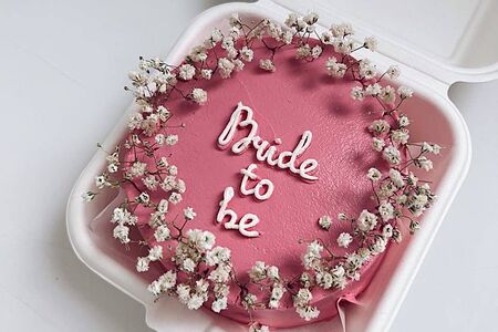 Бенто-торт на девичник ваниль-клубника 