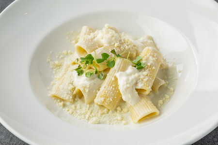 Паста четыре сыра со страчателлой