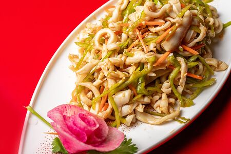 7. Кальмар с овощами