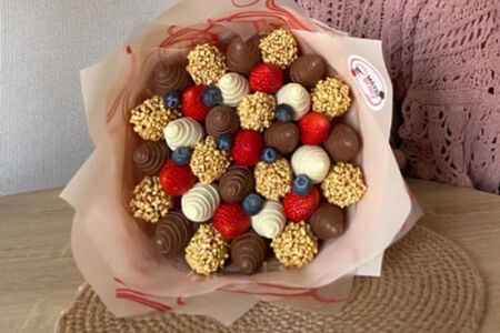 Клубника в шоколаде букет Особый шарм