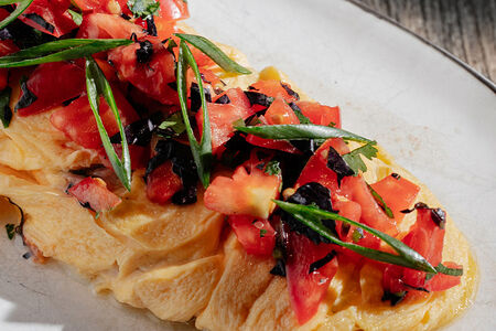 Омлет с молочным сулугуни и ветчиной