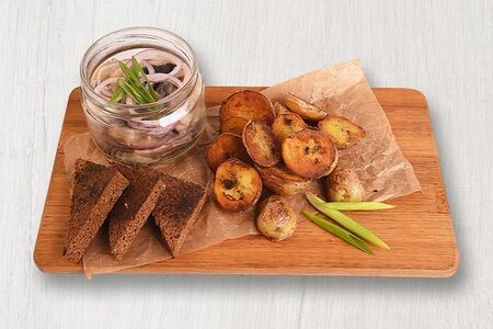 Маринованная сельдь с картофелем черри