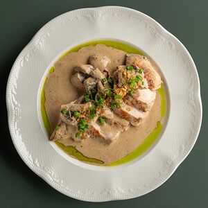 Куриная грудка с грибами в сливочном соусе 