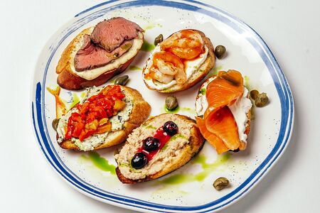 Ассорти из брускетт