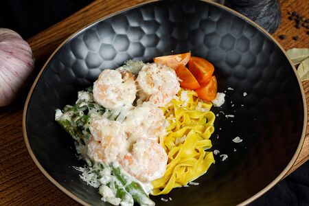 Домашняя паста с креветками