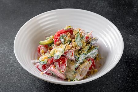 Салат Грузинский овощной с ореховым соусом