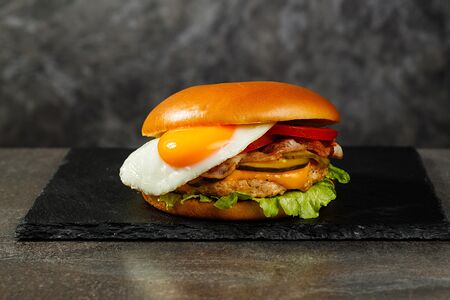 Бургер Egg с курицей