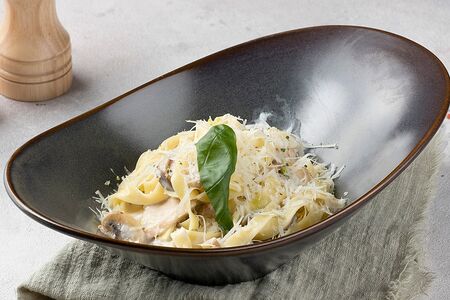 Паста с индейкой и грибами в сливочном соусе