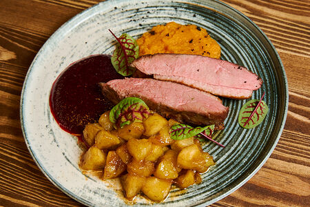 Утиное филе су-вид с яблочным чатни и апельсиновой тыквой