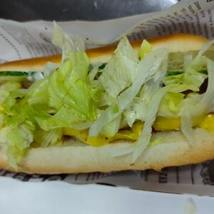 Хот-дог классический со свиной колбаской