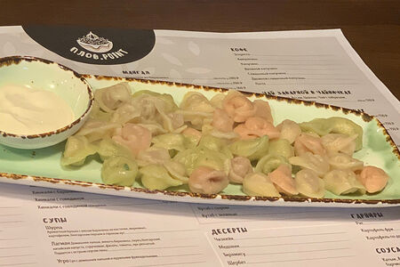 Цветные мини пельмешки с кетчупом