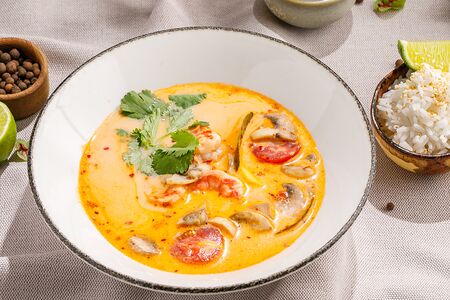 Суп Том ям с креветками