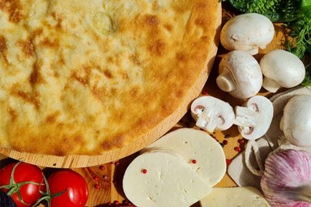 Осетинский пирог с курицей, сыром и грибами