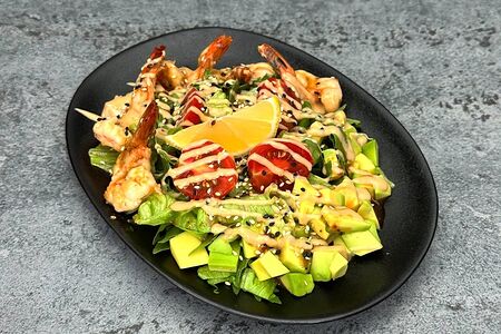 Салат с креветками и авокадо