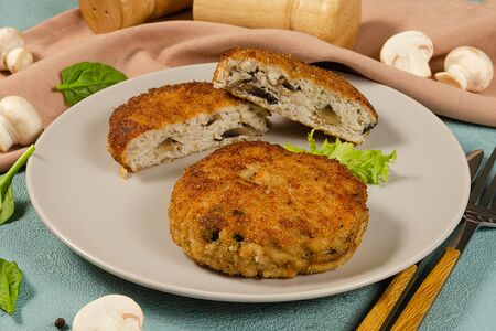 Котлета куриная с грибами 