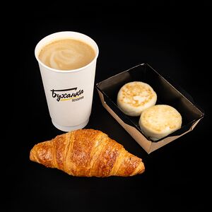 Капучино, сырники, круассан с заварным кремом