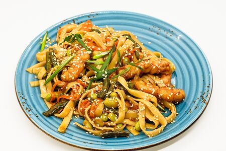 Удон с креветками по-тайски