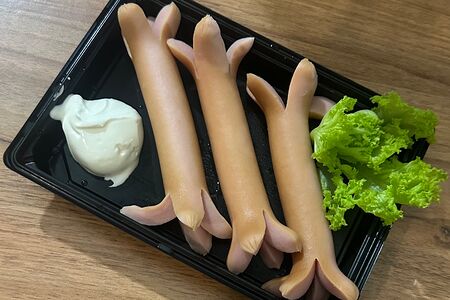 Сосиски варёные со сметаной