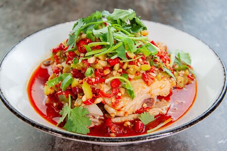 Цыпленок в соусе из свежего перца чили  