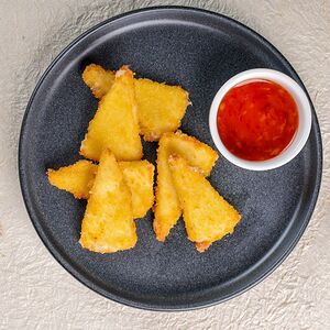 Жареный сыр Сулугуни с соусом