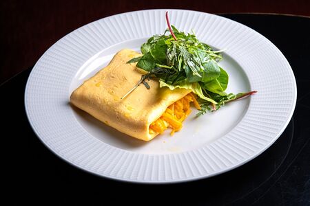 Французский омлет с сыром чеддер