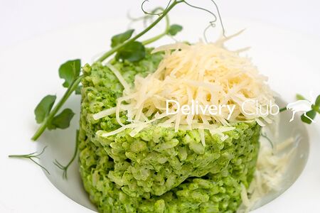 Сливочное ризотто с куриной грудкой и шпинатом