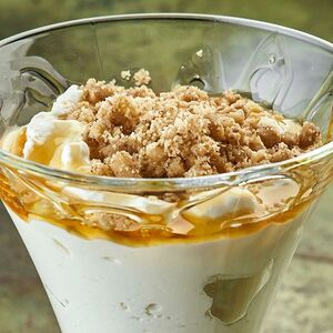 Мацони с медом и орехами