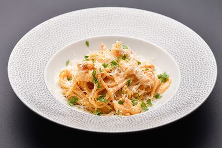 Спагетти с креветками в сливочно-пряным соусом 