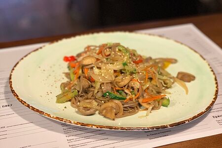 Паста в сливочно-мясном соусе с говядиной