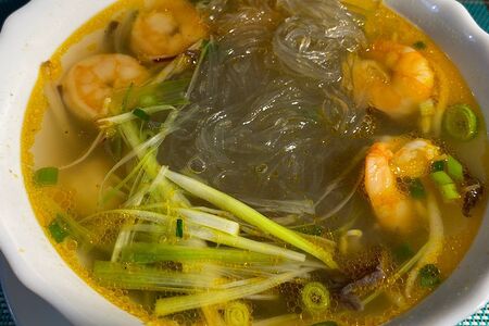 Миен Том с креветками и стеклянной лапшой